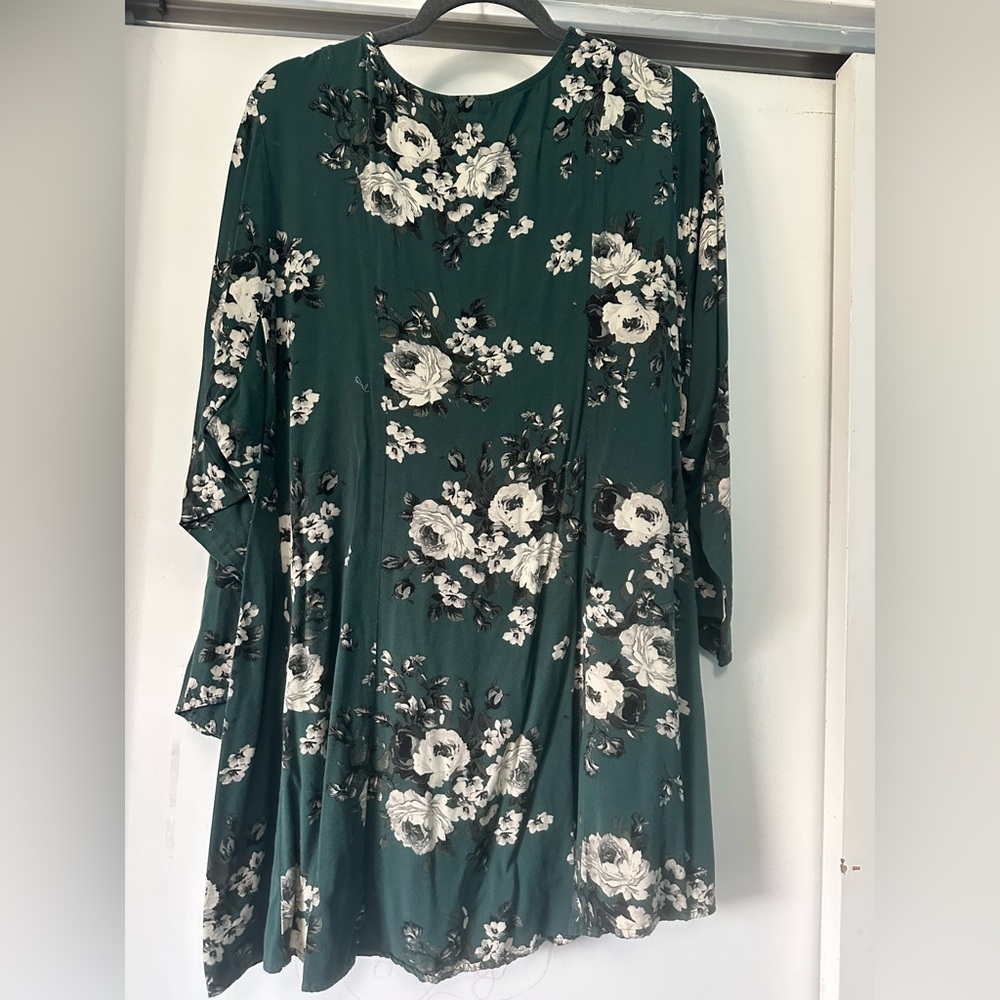 torrid Dark Green Floral Button-Front Tunic - Picture 4 of 4